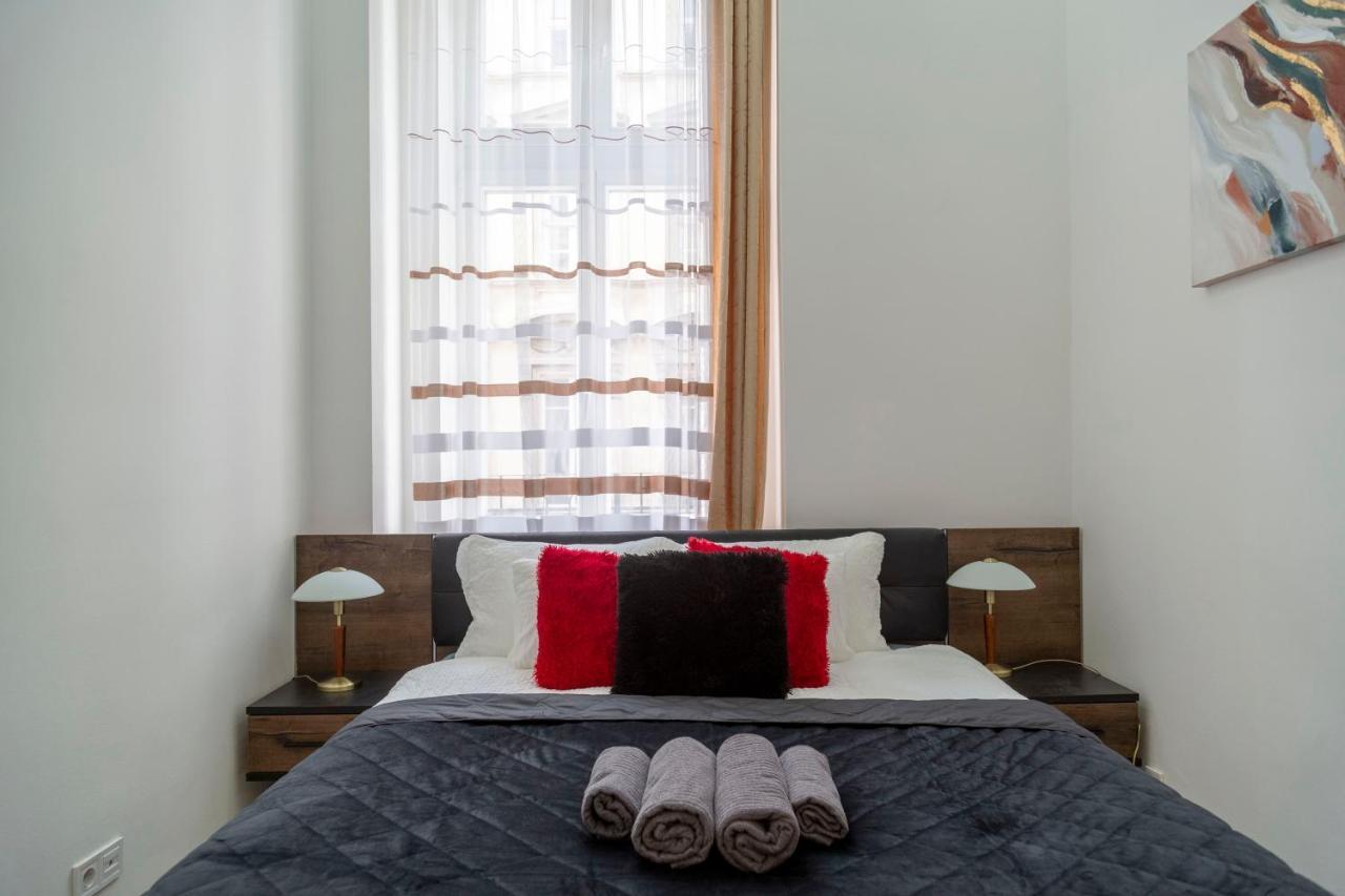 Exclusive Marilyn Apartment In The Heart Of Budapest Ngoại thất bức ảnh